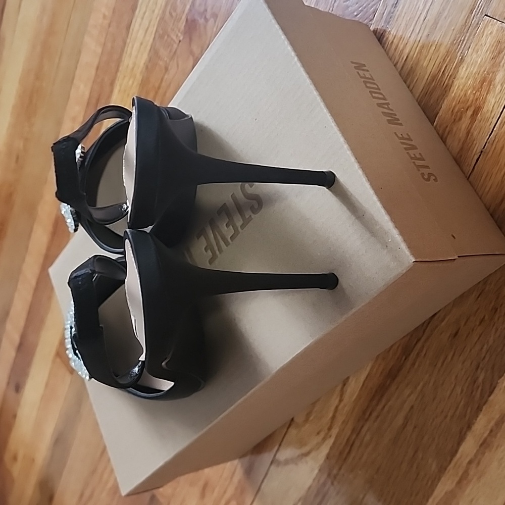 Steve Madden slingback satin heels. - Picture 4 of 6